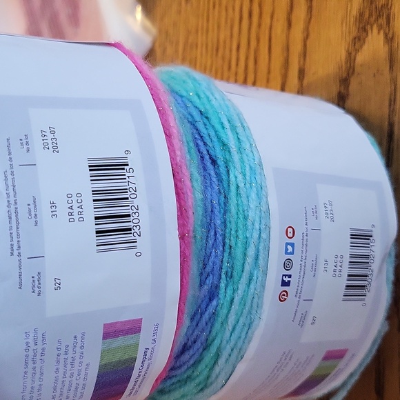 2 skiens Lion Brand Mandala yarn - Picture 5 of 6